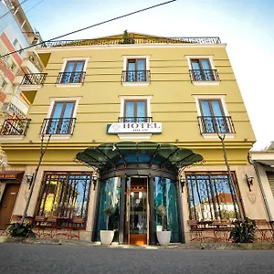 Hotel Dream ***
